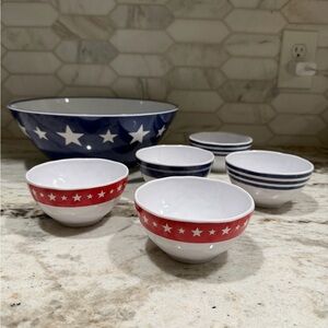 America serving bowls